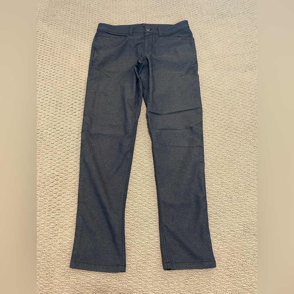 Lululemon ABC Pant Slim *Tech Canvas
Heathered Deep Navy
Size 33 Inseam 32”